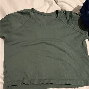 LULULEMON GREEN TOP CROPPED